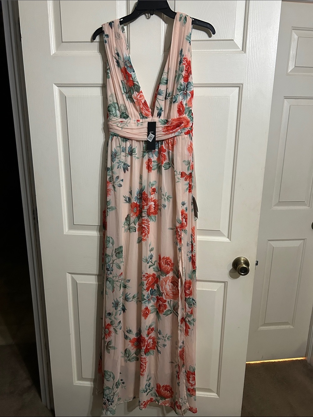 Sleeveless Blush Pink Floral Maxi Dress with V-Neck